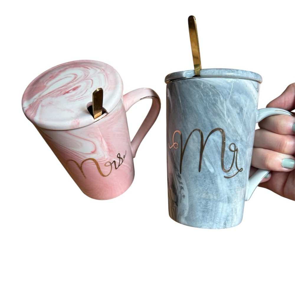 Chic Marble Mr. and Mrs. Mug Set with Gold Detailing